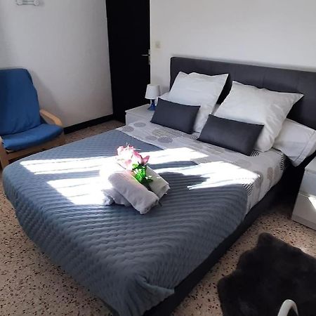 Apartamento Logement F2 Centre Calme Avec Garage Gratuit Nimes Exterior foto