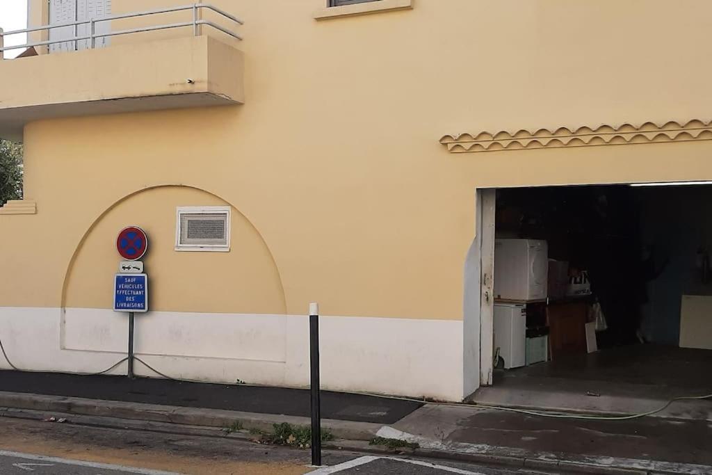 Apartamento Logement F2 Centre Calme Avec Garage Gratuit Nimes Exterior foto